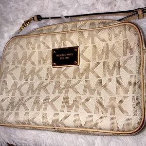 Michael Kors crossbody bag *SET PRICE*